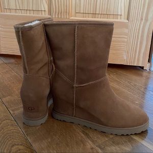 Ugg Classic Femme Short Boot
